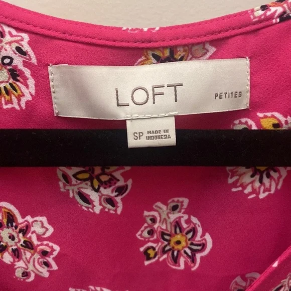 EUC Loft Petite Floral Sleeveless top - Picture 3 of 10